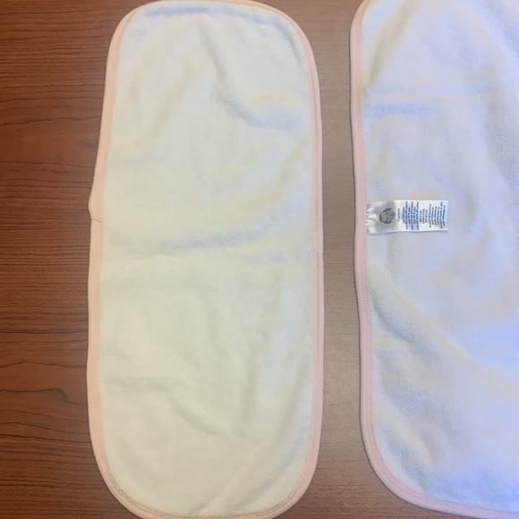 Gerber terry Knit Burp Cloths (4) with matching bibs (3) - Picture 12 of 12